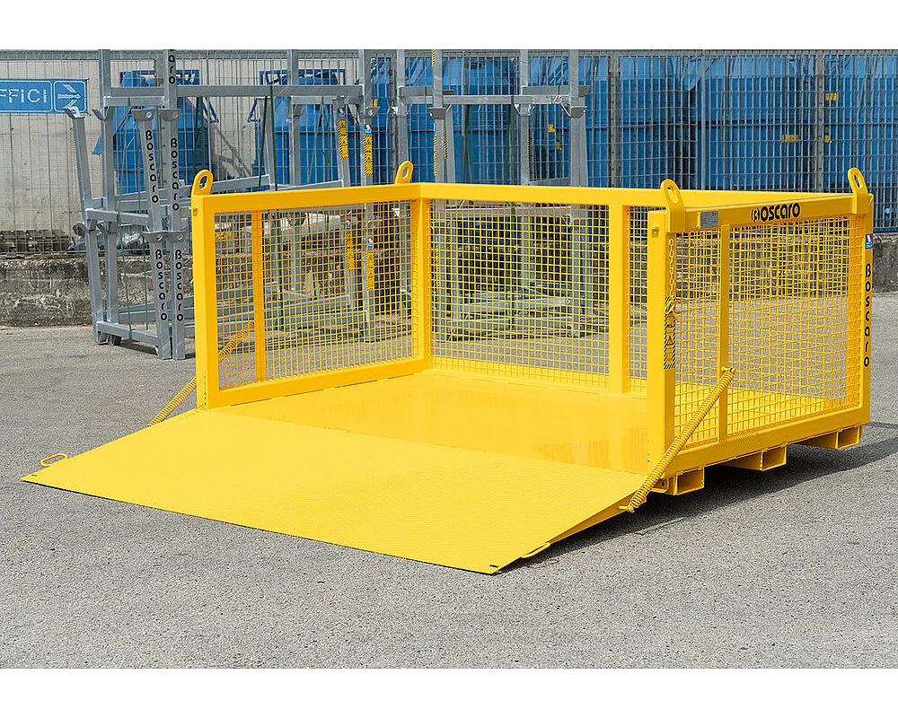 Goods lifting cage with ramp