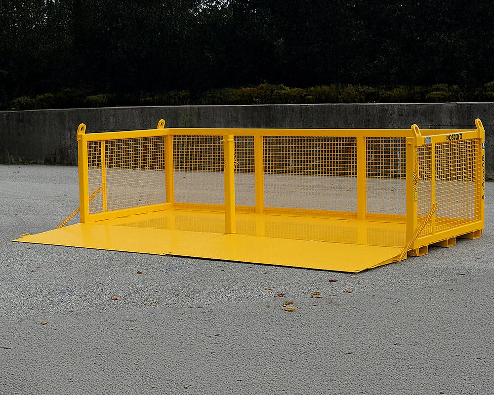 Goods lifting cage with ramp