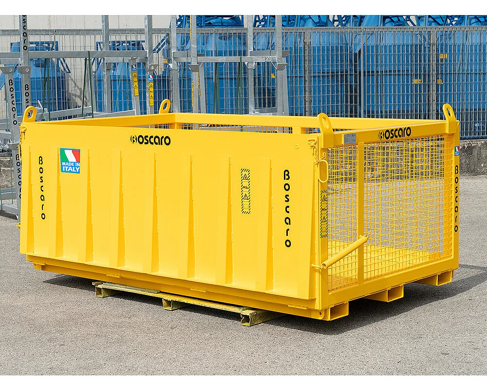 Goods lifting cage with ramp